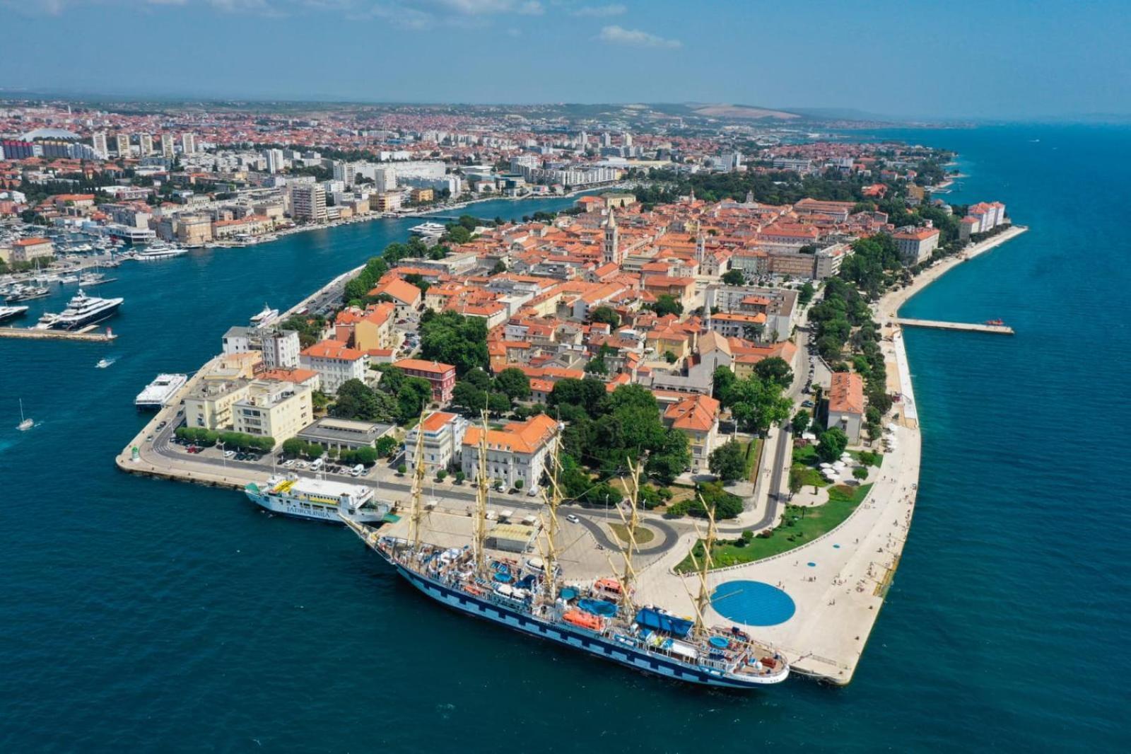 Piccola Pyrotima Apartment Zadar Bagian luar foto