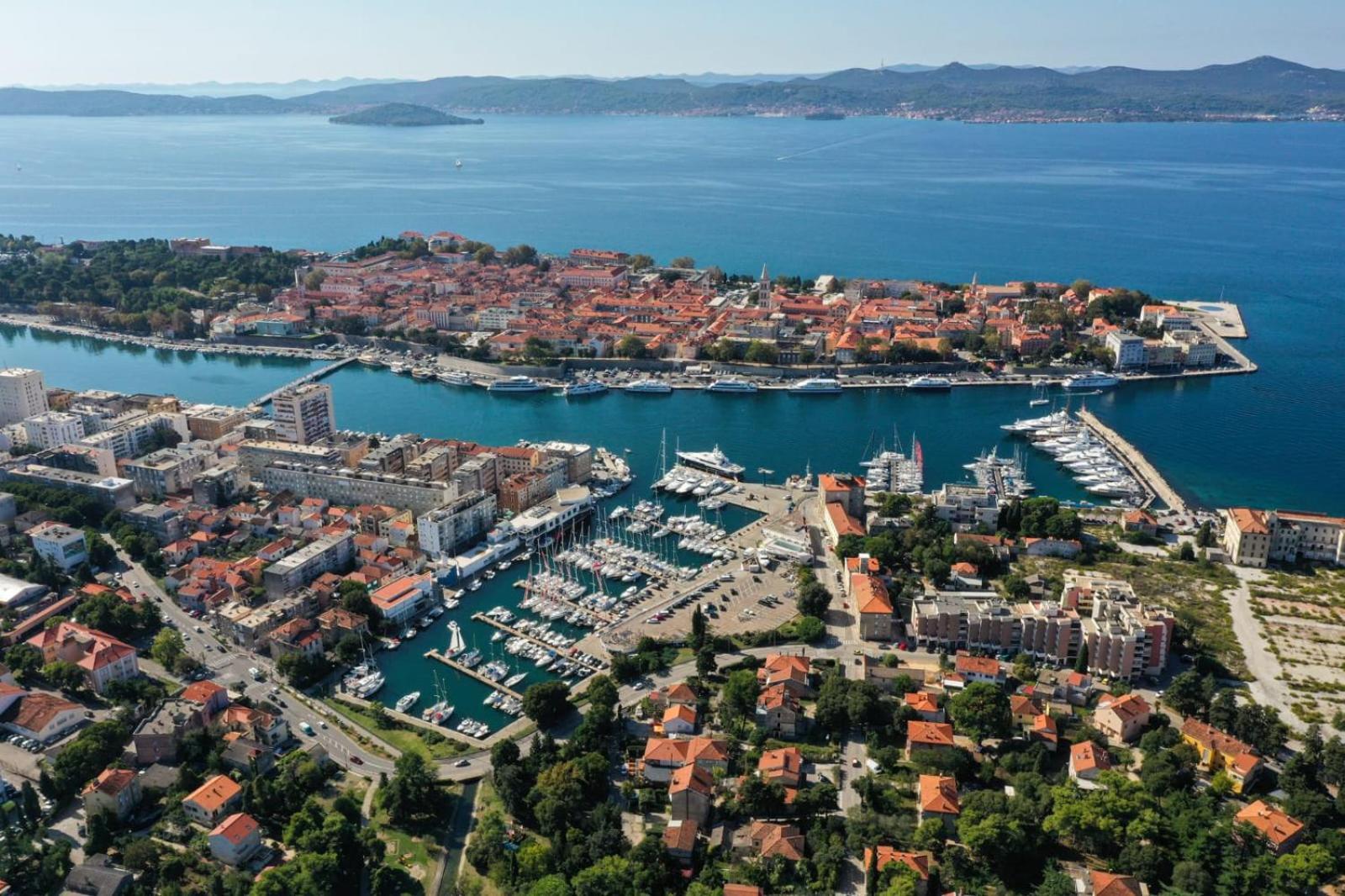 Piccola Pyrotima Apartment Zadar Bagian luar foto