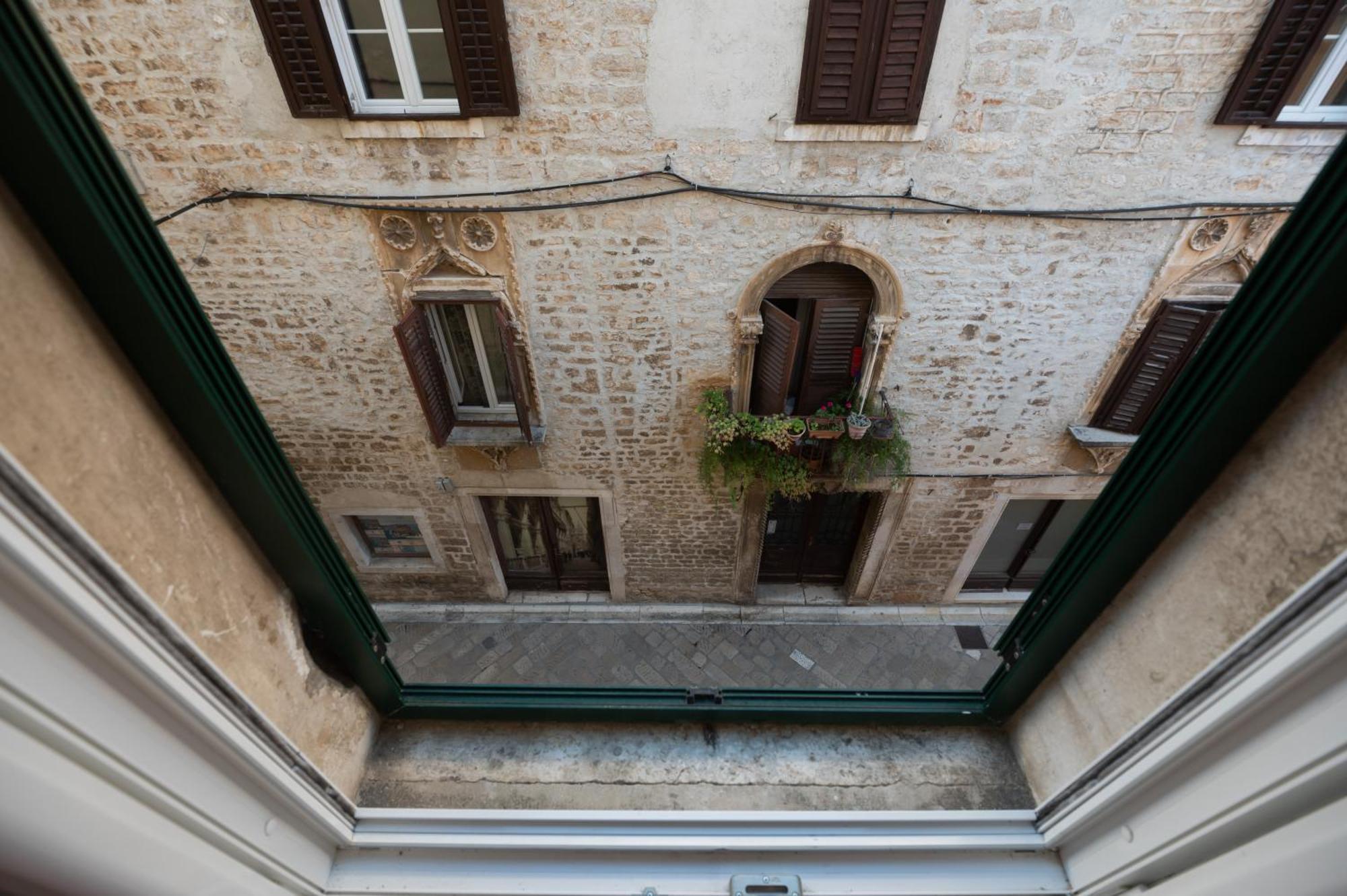 Piccola Pyrotima Apartment Zadar Bagian luar foto